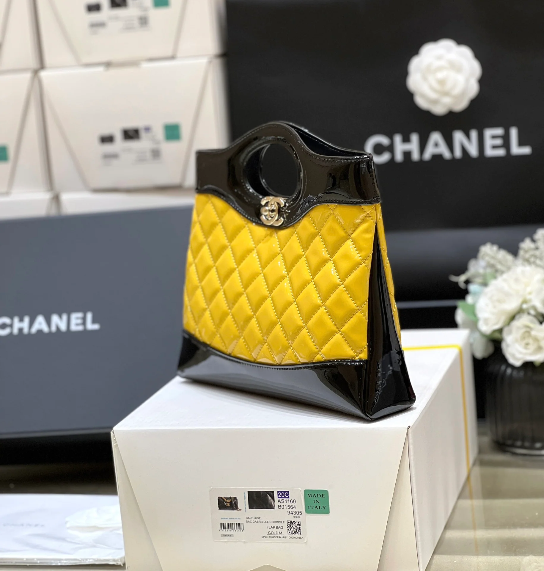 Коллекция Chanel Pre-Fall 2023 - сумка 31bag - черно-желтая - мини