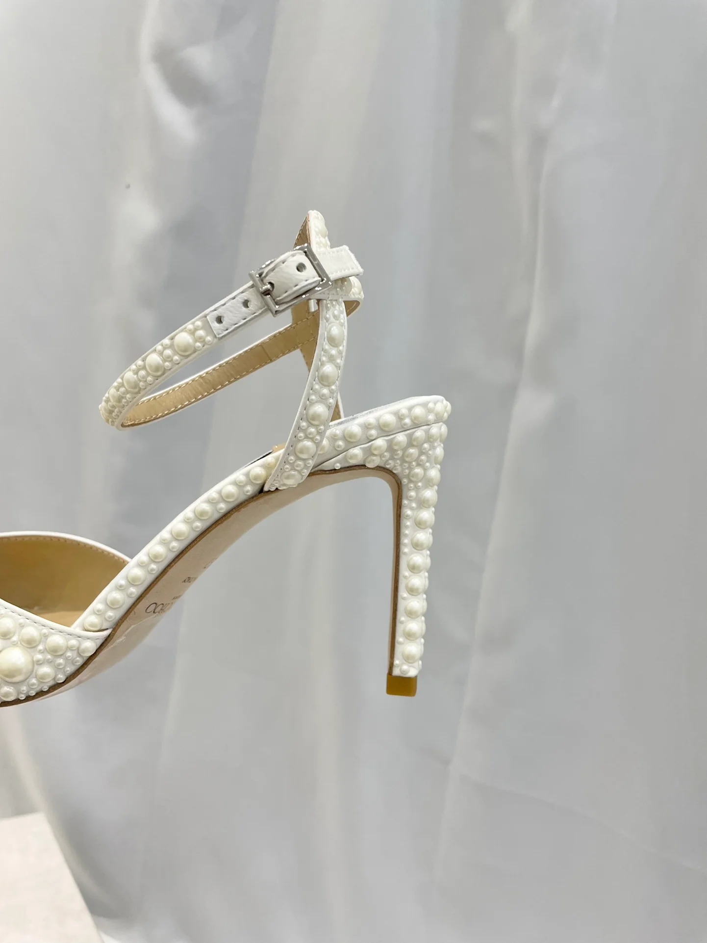 Сандалии на среднем каблуке Jimmy Retro Pearl Series - белые.