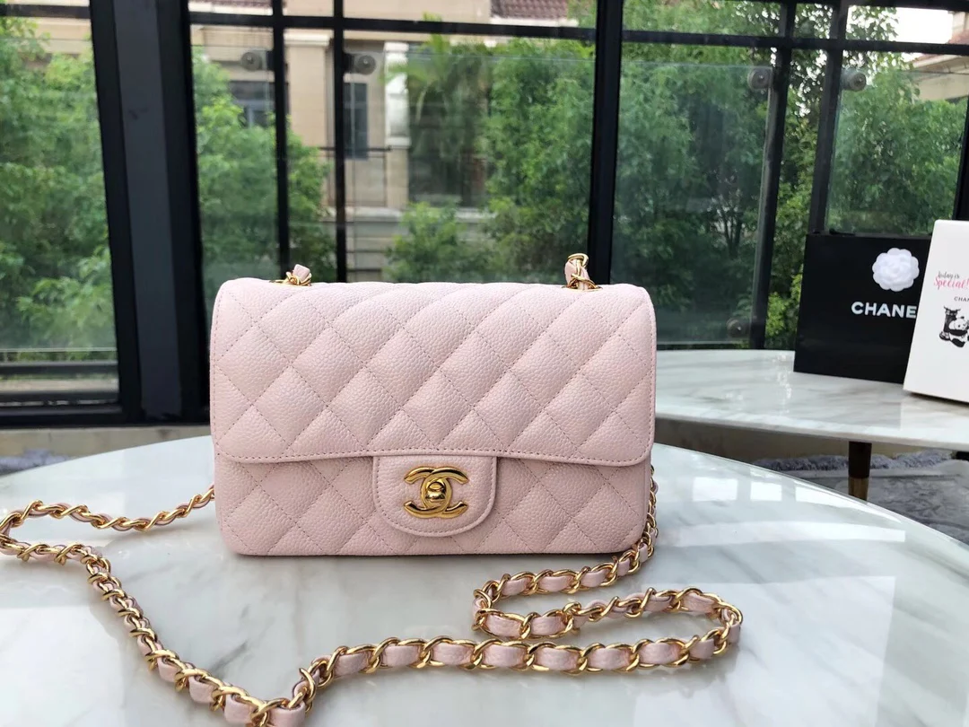 Сумка Chanel Caviar CF — кокетливый розовый цвет с золотой фурнитурой — 20 см