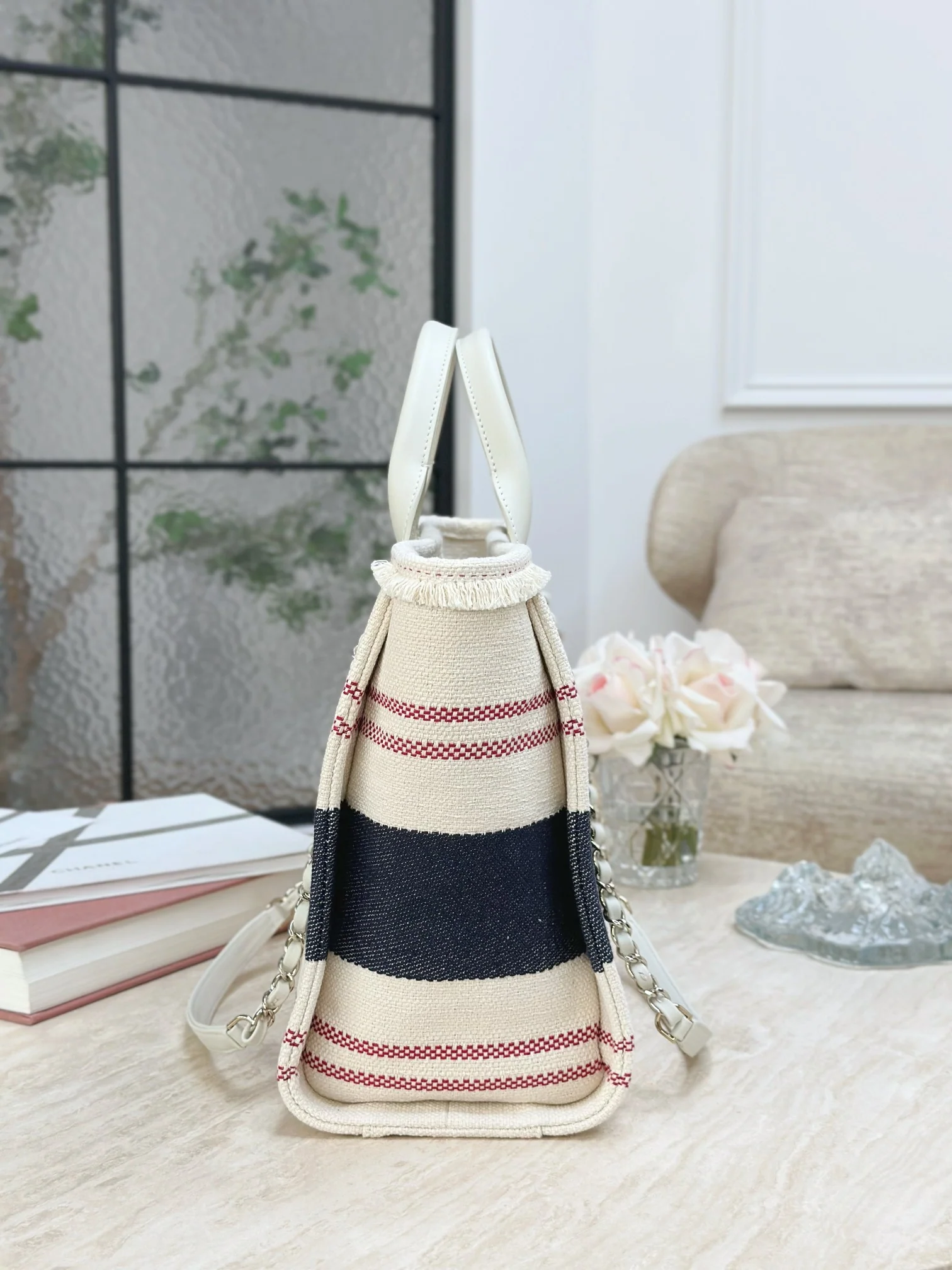 Пляжная сумка Chanel 25c, косметичка, красно-синяя.