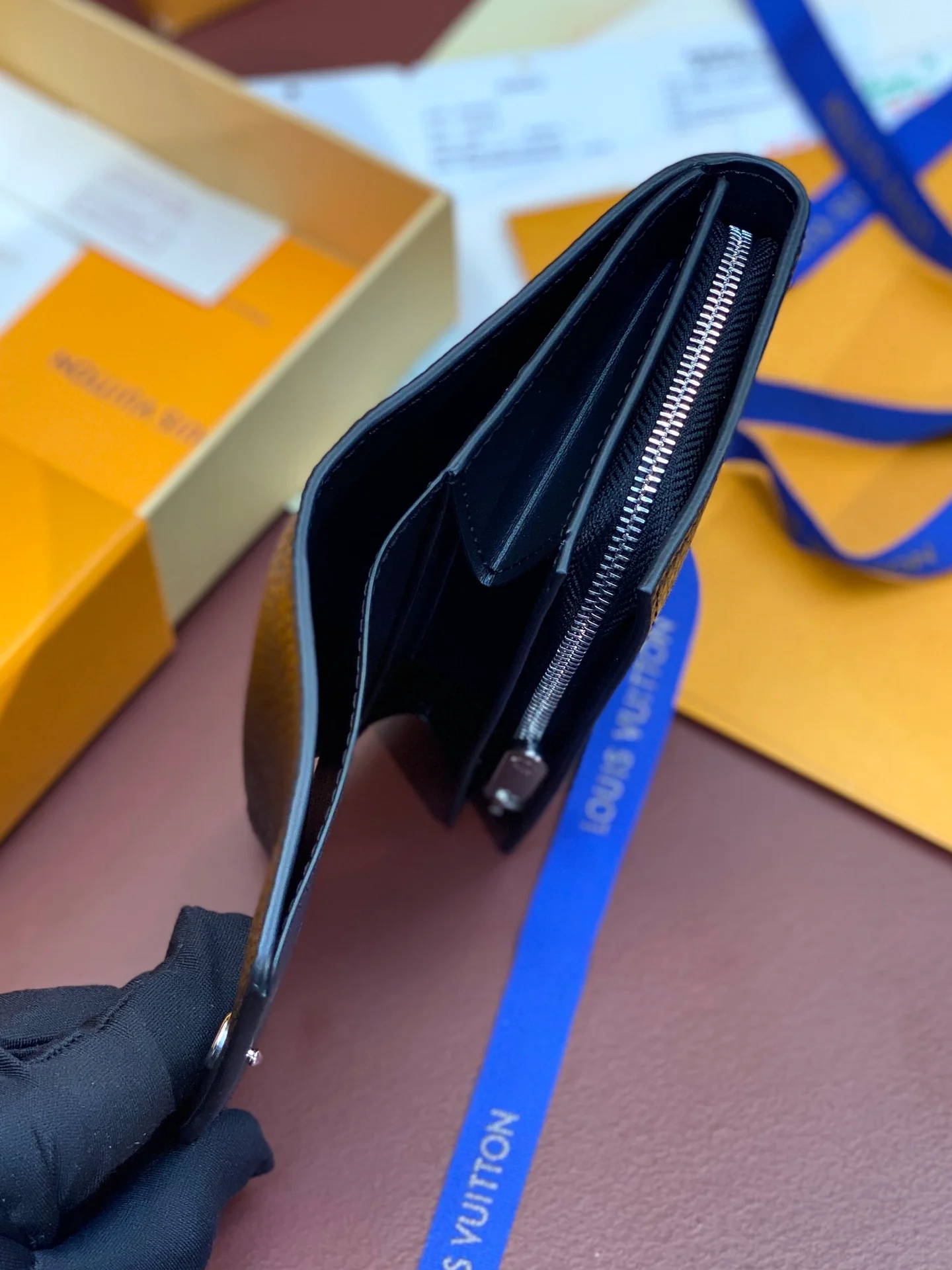 LV-m62540-iris-compact wallet-black