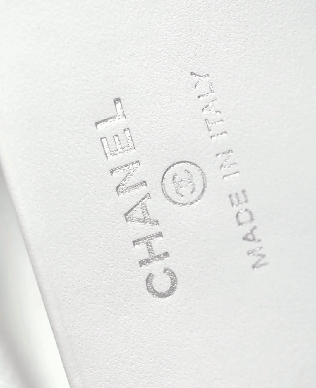 Сумка-ланчбокс Chanel - белая пряжка с бриллиантом