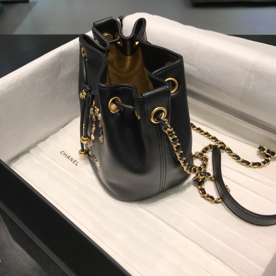 Сумка-ведро Chanel 2020 Métiers d'Art