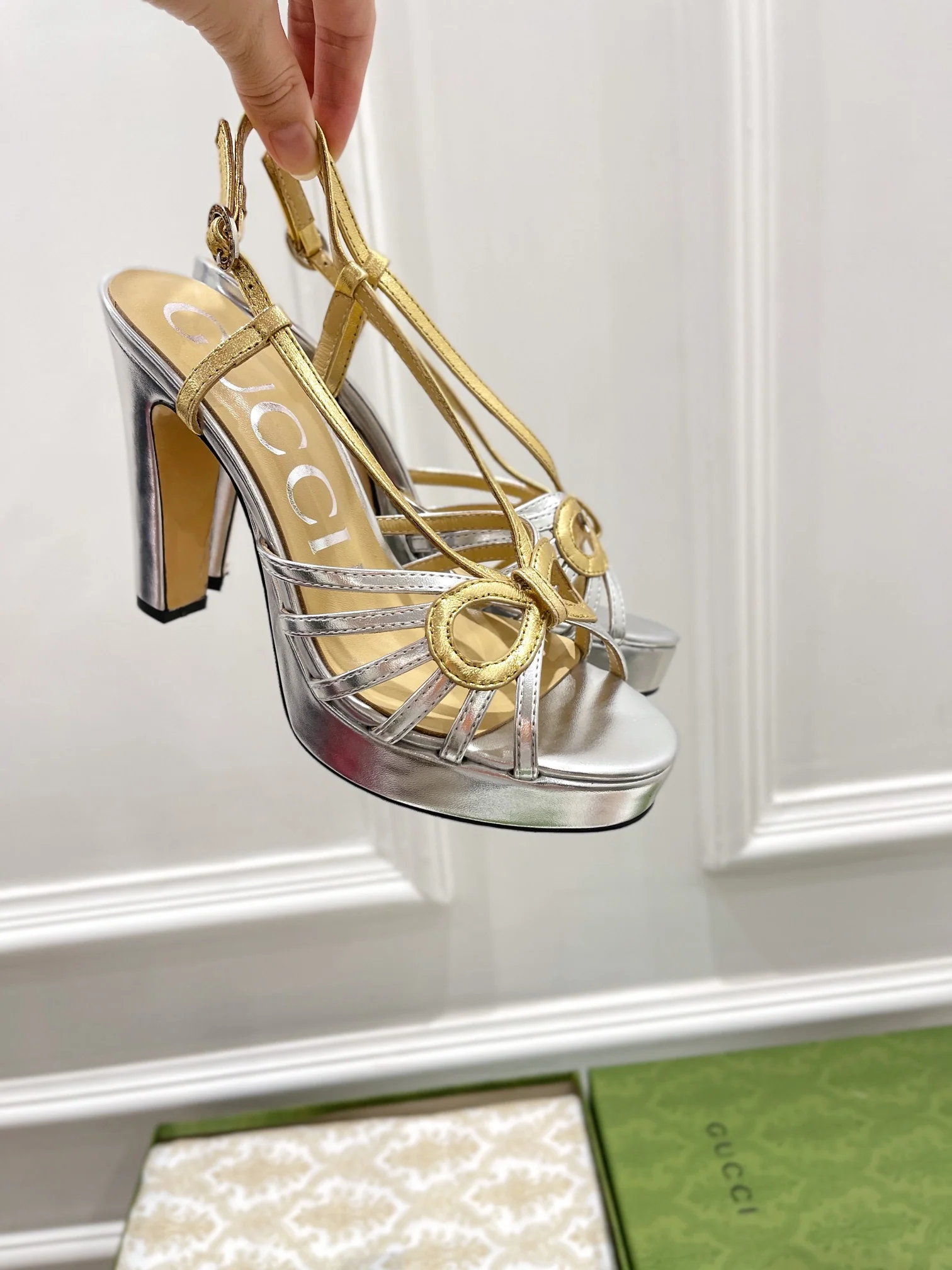 Сандалии/туфли на высоком каблуке Gucci