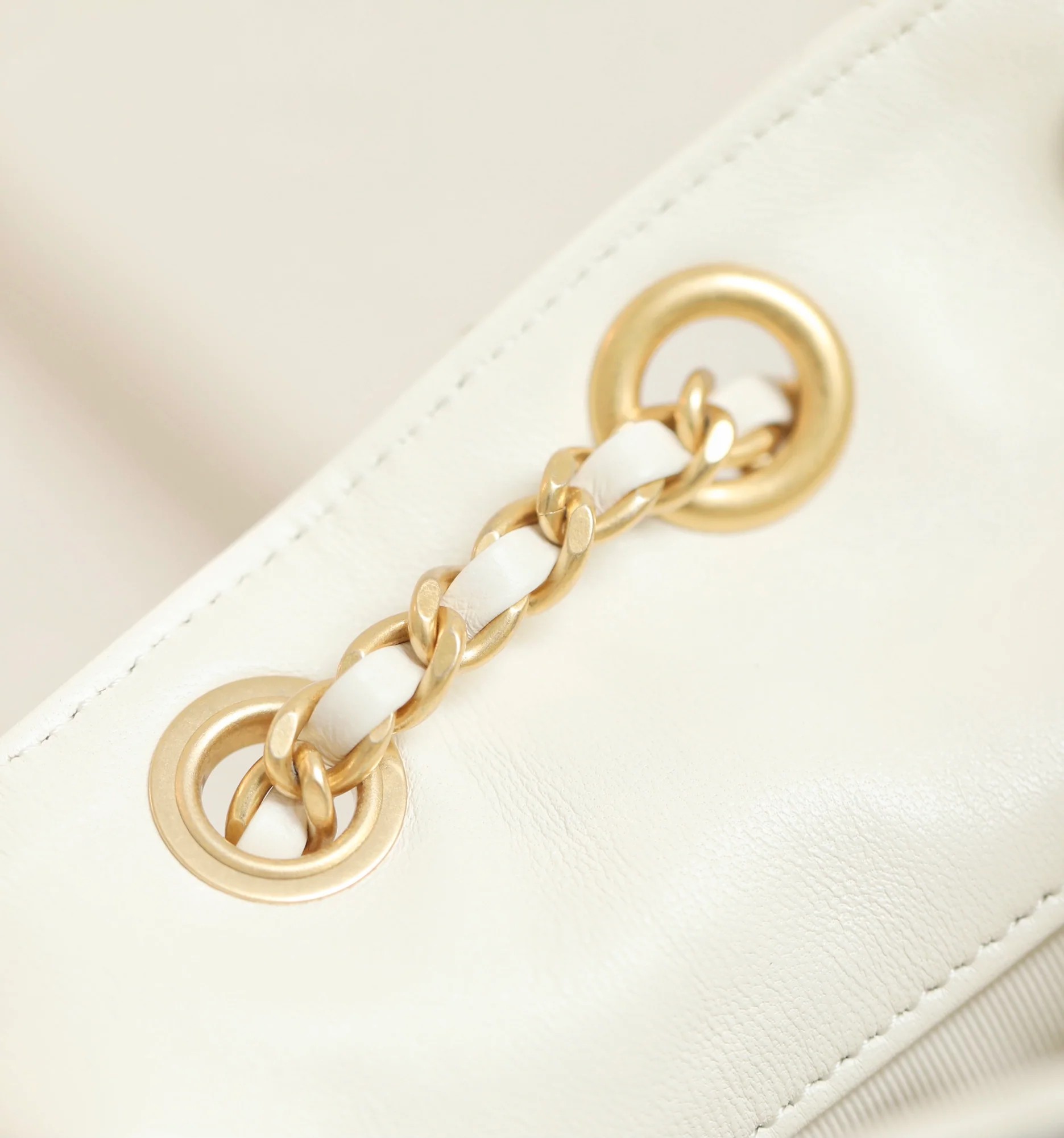 Рюкзак Chanel 25c на завязках - белый