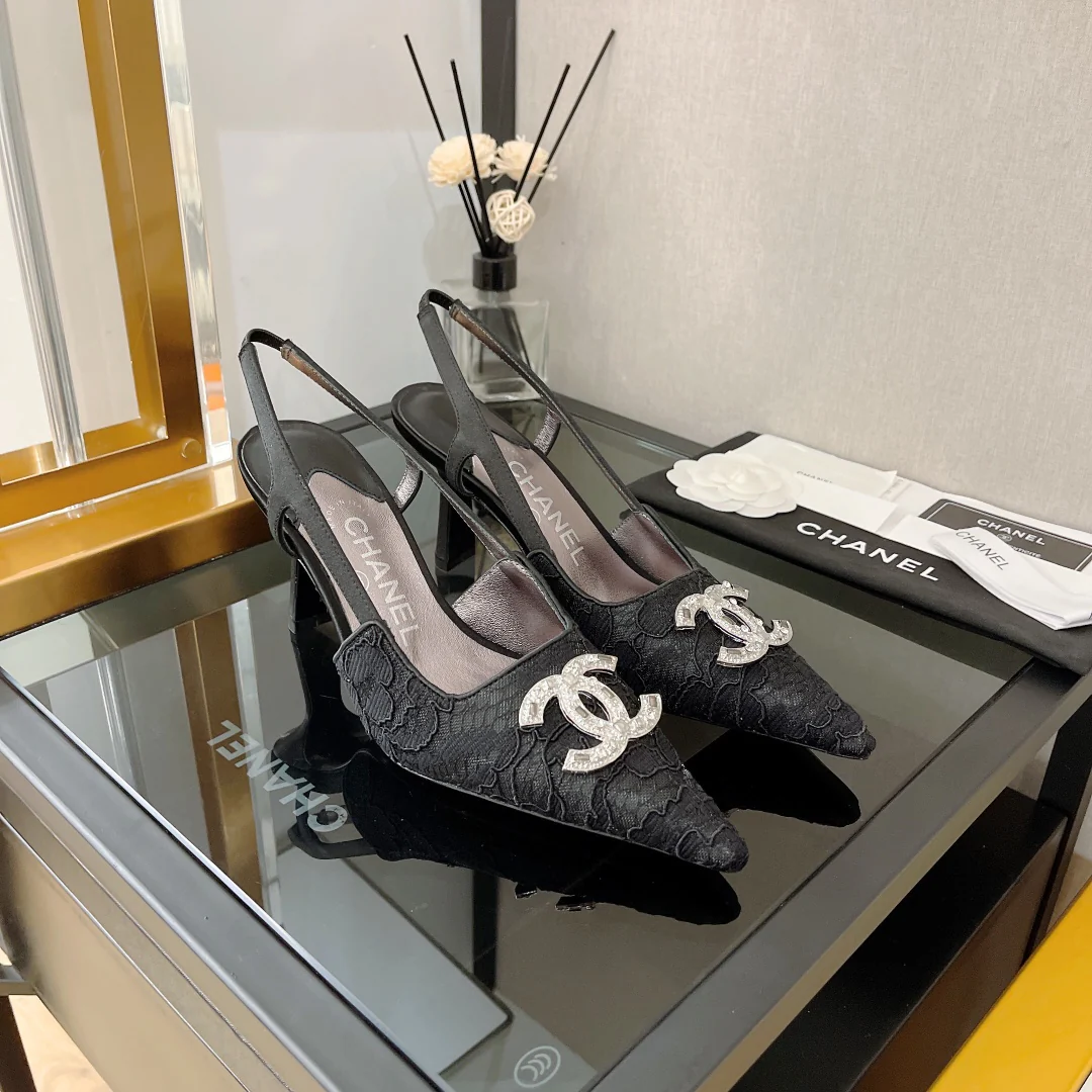 Туфли Chanel на высоком каблуке с пряжкой и стразами - Винтажная коллекция - 6-5 см