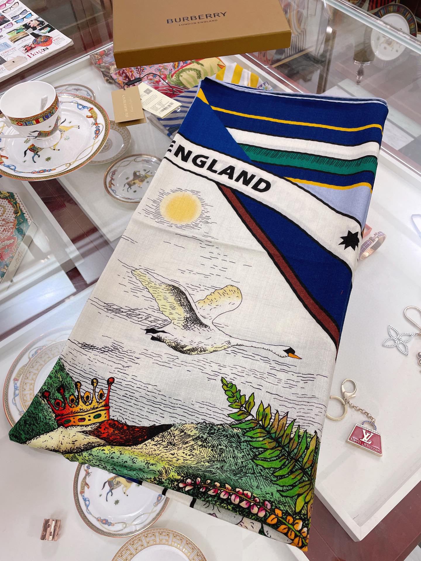 Бархатная шаль Burberry Artisan, 140 см, 70% кашемир, 30% шелк.