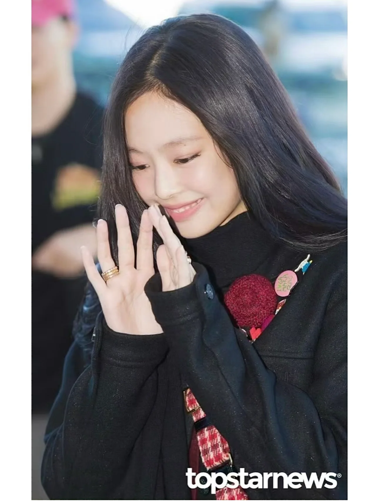 Сумка-хобо Chanel с узором ?гусиная лапка? — красная.