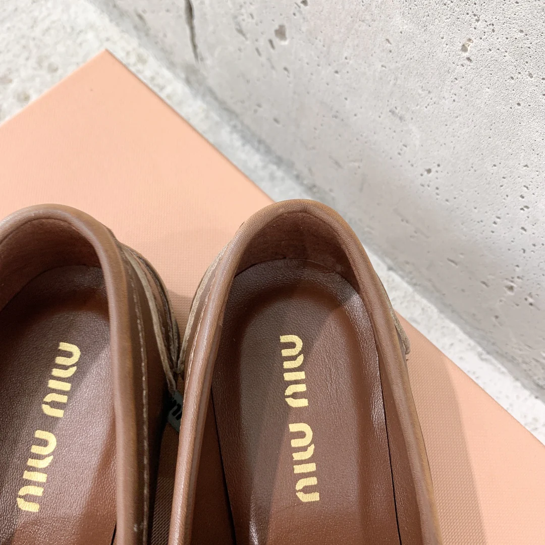 Miu Miu - Винтажные лоферы с ворсистой поверхностью и золотыми монетками