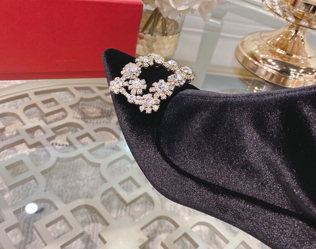 Сапоги на высоком каблуке RV-Snowflake с пуговицами и стразами, эластичные.