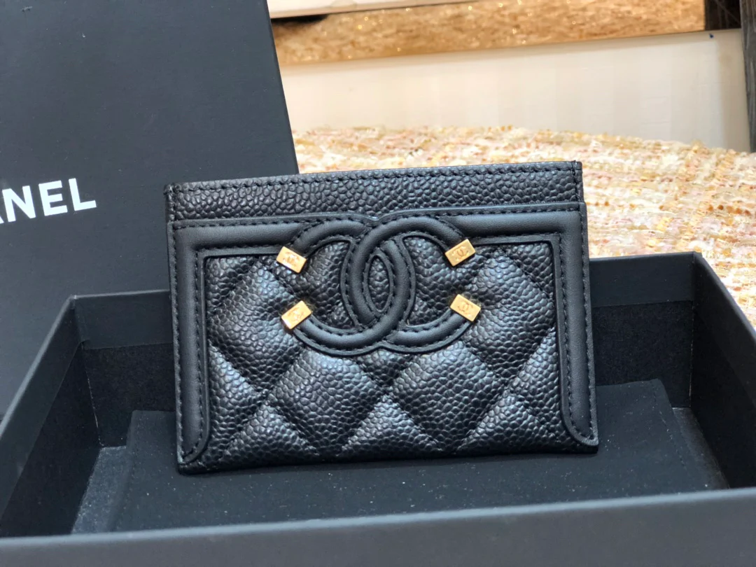 Винтажный кожаный держатель для карт Chanel CC - антикварная фурнитура