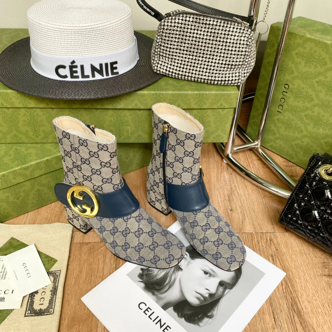 Новинка сезона осень/зима Gucci 22ss - Классические ботильоны с золотой пряжкой - Монограмма - 2