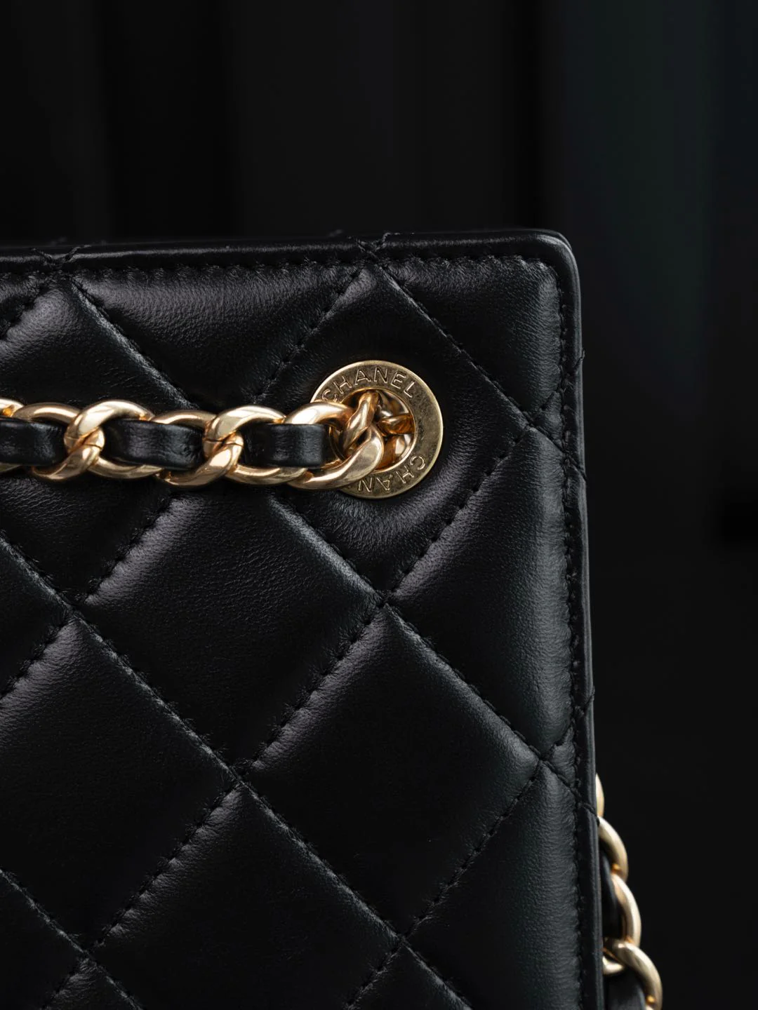 Черная квадратная сумочка на цепочке для вечерних мероприятий