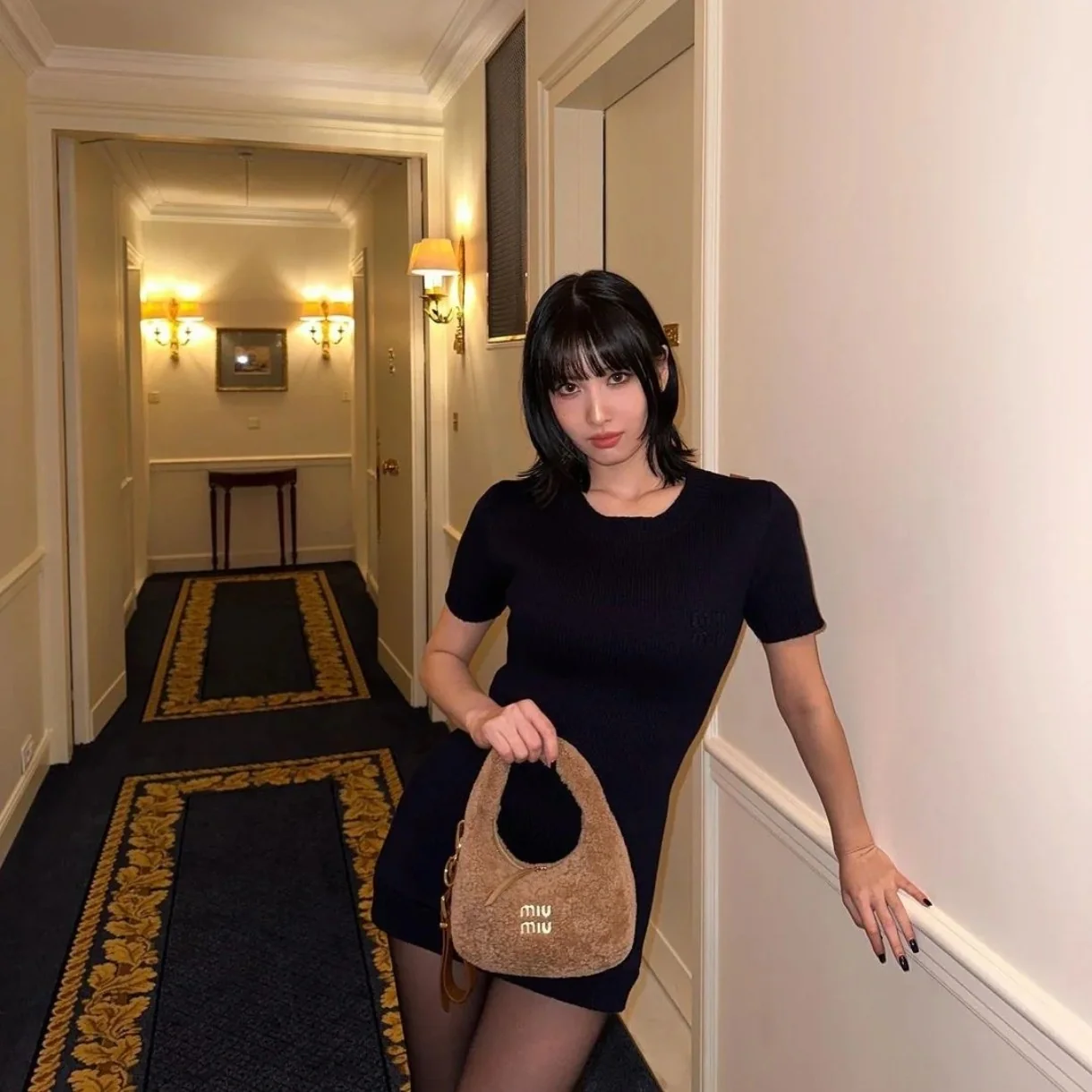 Сумка Miu Miu Wander - овечья шерсть - коричневая - поделиться нарядом