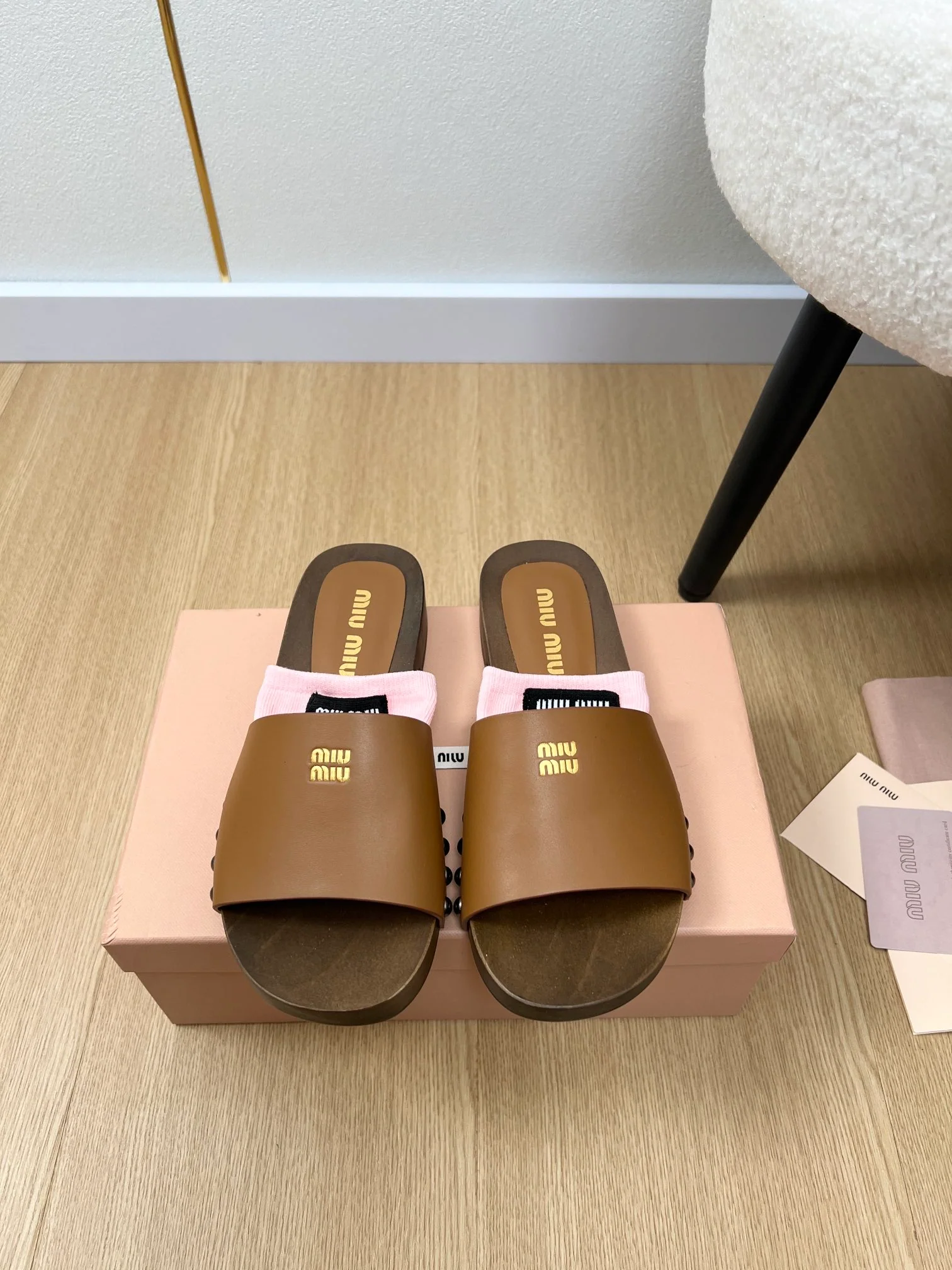 Деревянные тапочки Miu Miu 2024 - Кофе