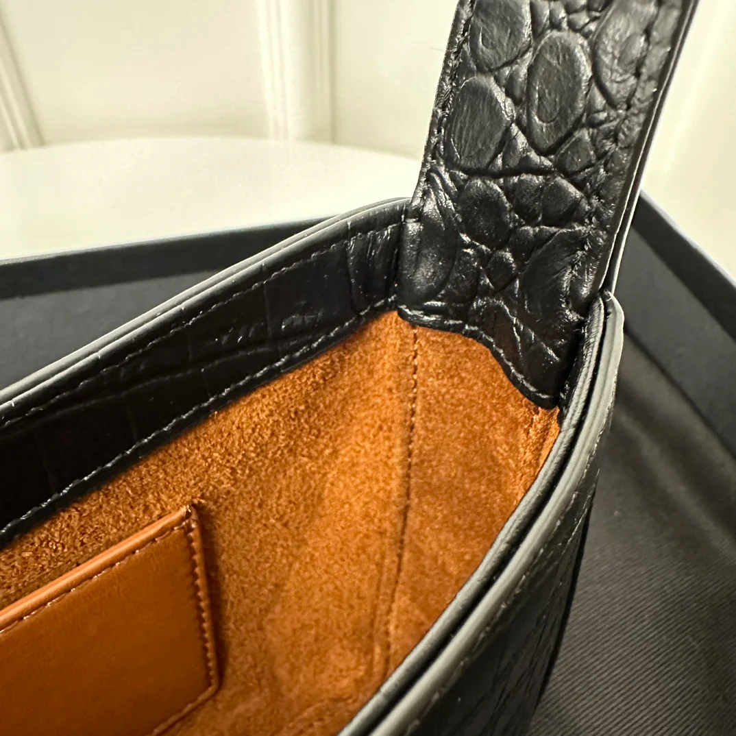 Кожаная сумка через плечо YSL Le 5 A 7, мини, черная, под крокодиловую кожу.