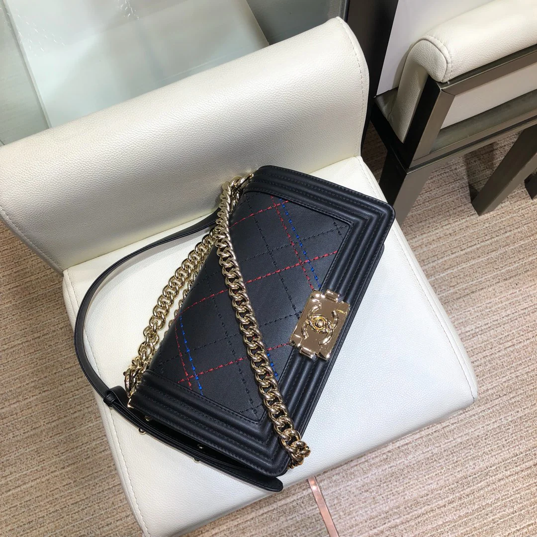 Chanel-boy-25cm-2