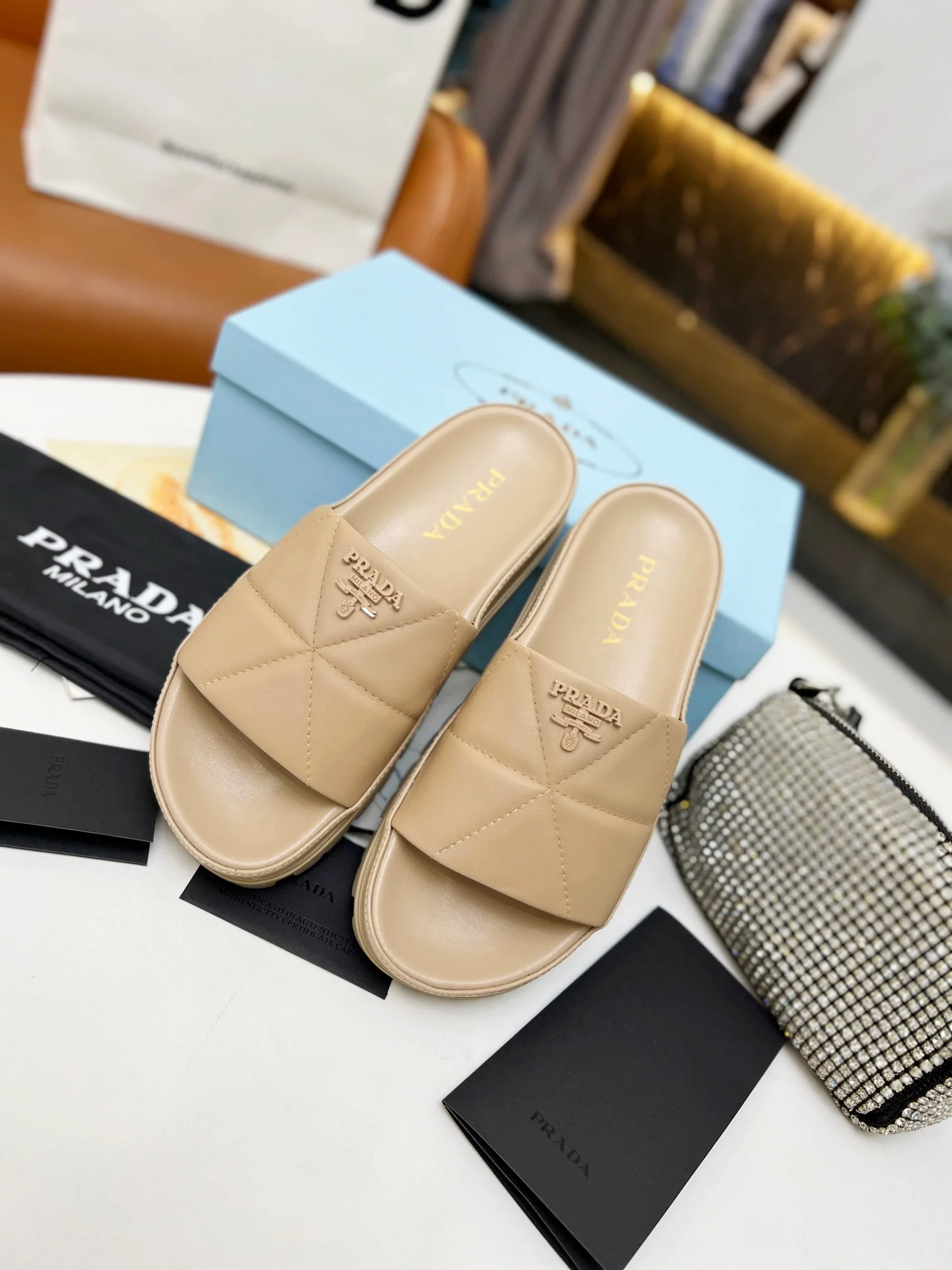 тапочки Prada