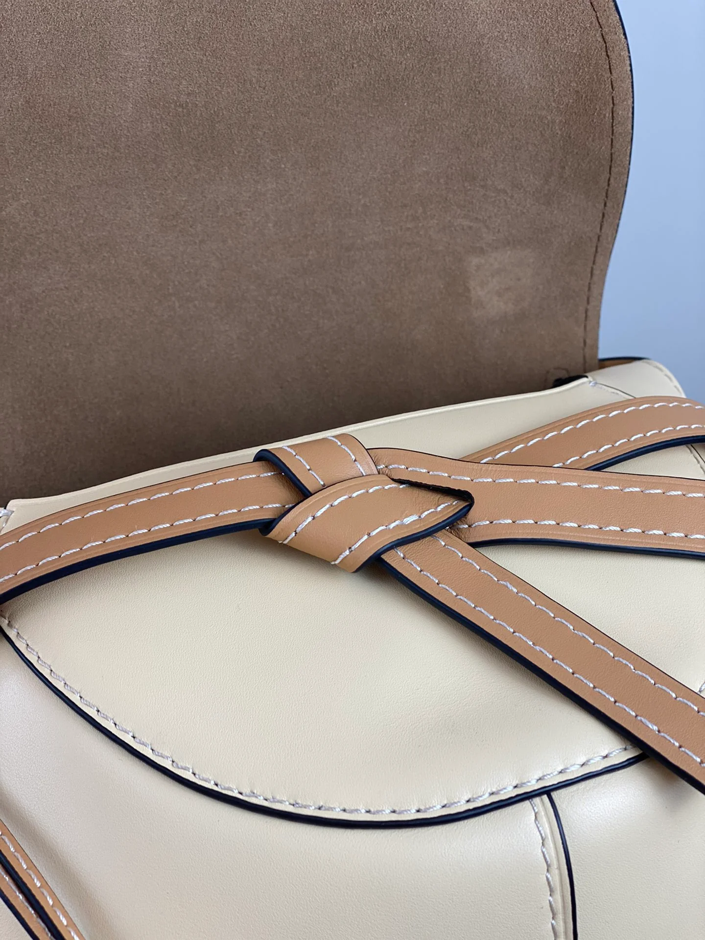 Loewe-gate-small-20x19x11-5-cm-13