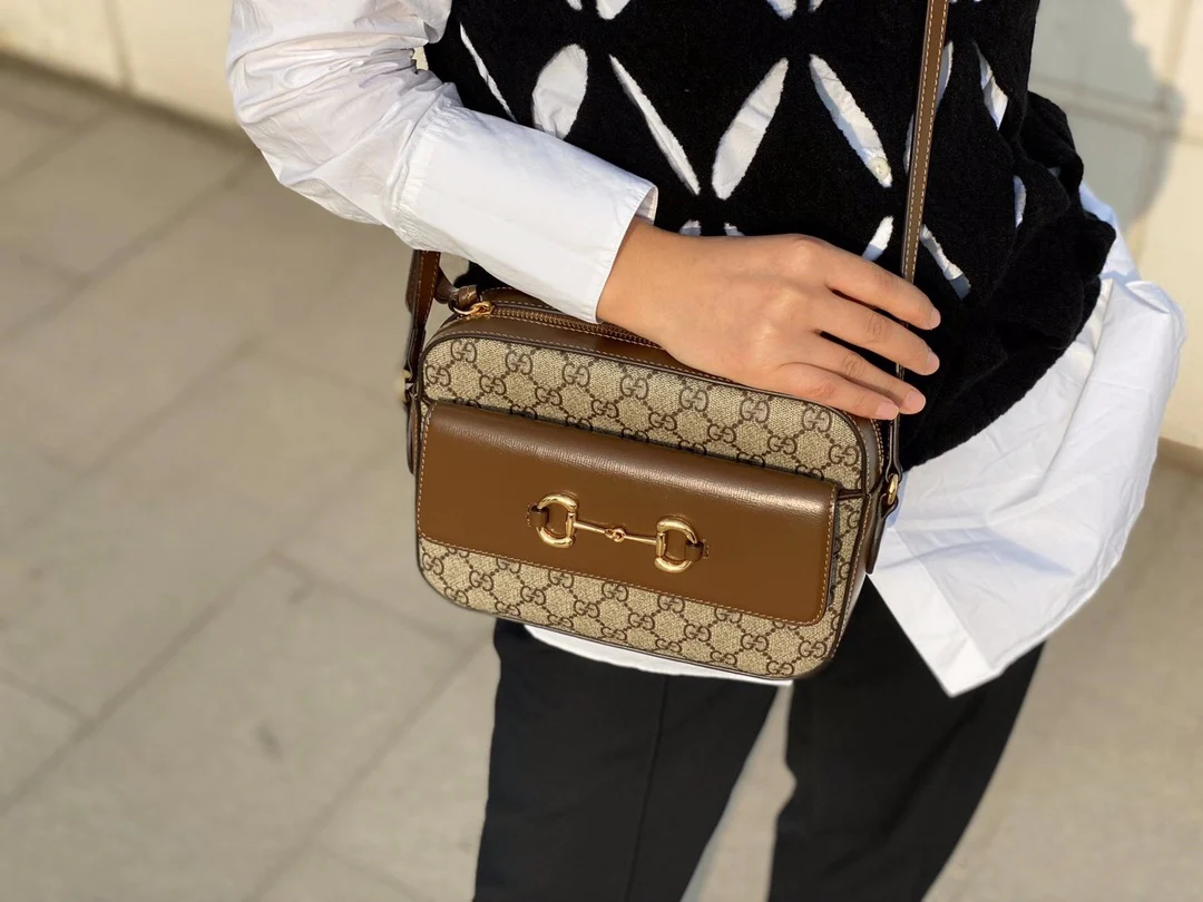 Сумка для фотоаппарата Gucci 1955 с пряжкой в ??виде подковы