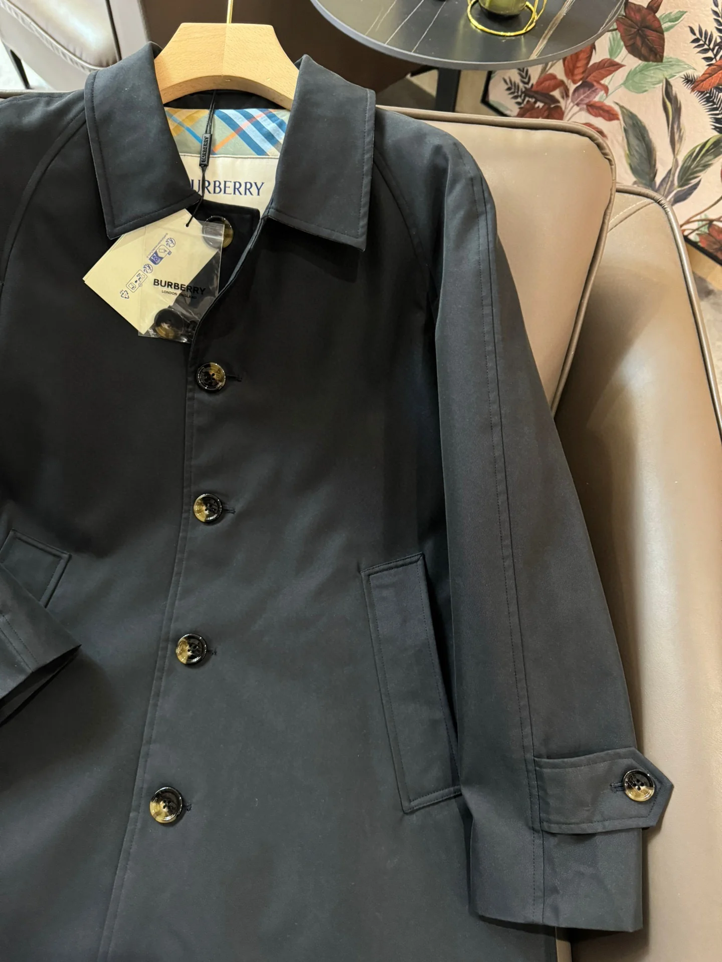 Тренч Burberry 2403-24ss на пуговицах, черный