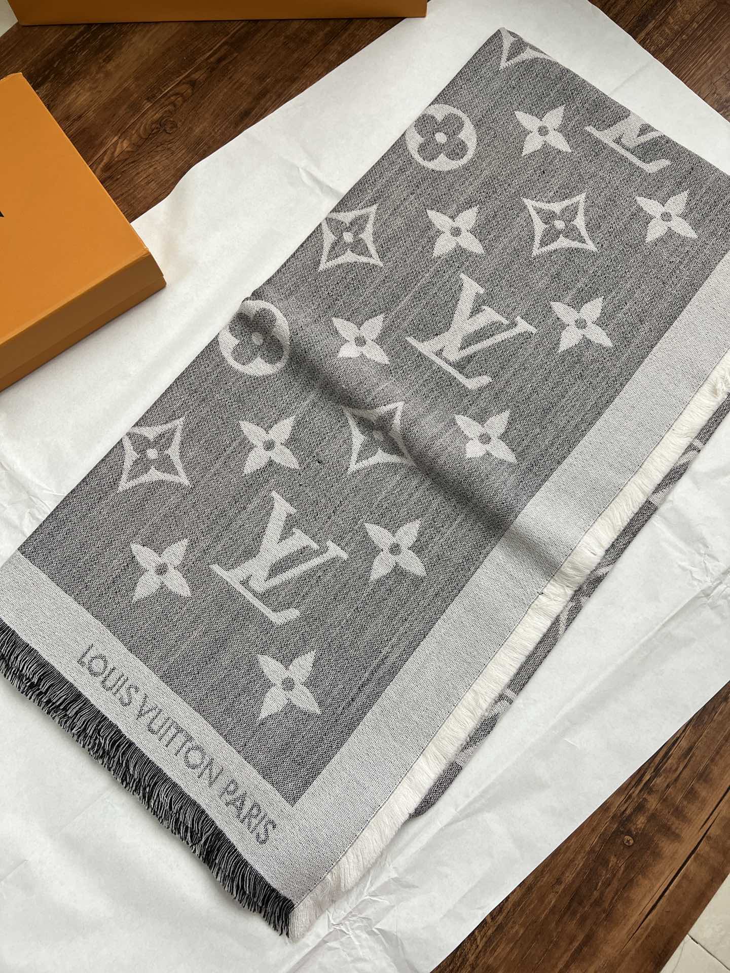 Шарф с монограммой LV - 140 см - 70 см - кашемир 30 см - шелк - серый