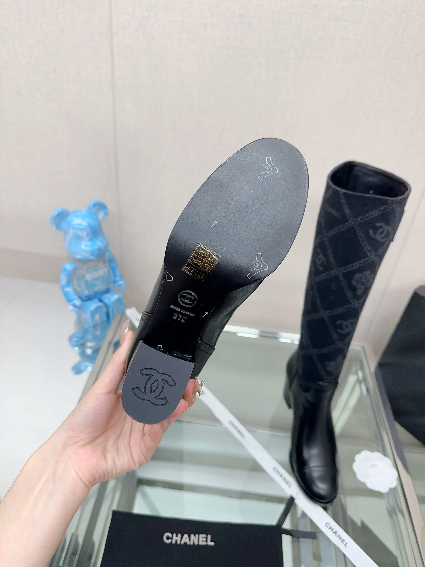 Новинка сезона осень/зима 2023 от Chanel - Ботинки на массивном каблуке - Черные