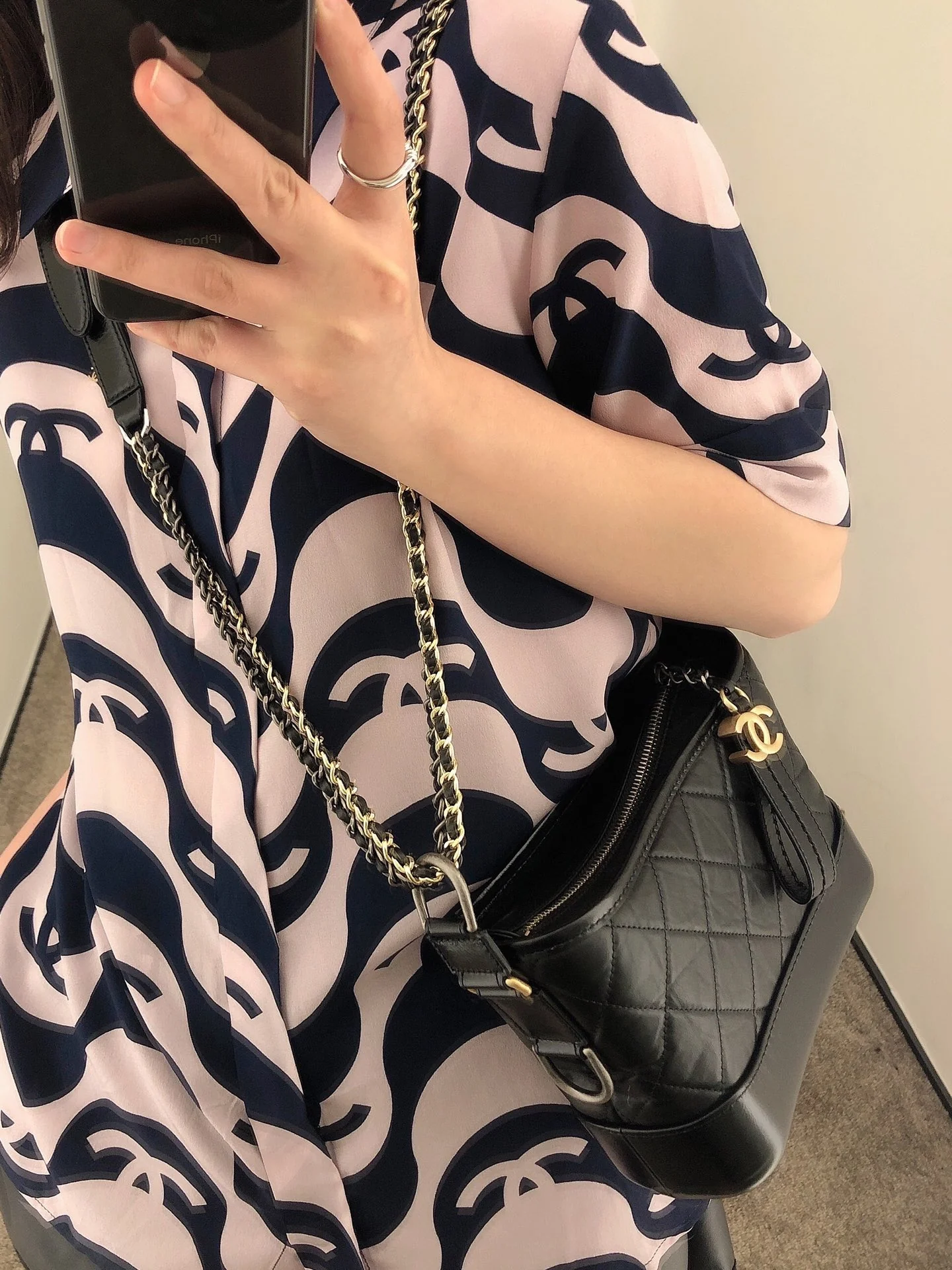 Маленькая сумка-хобо Chanel Garbielle - черная