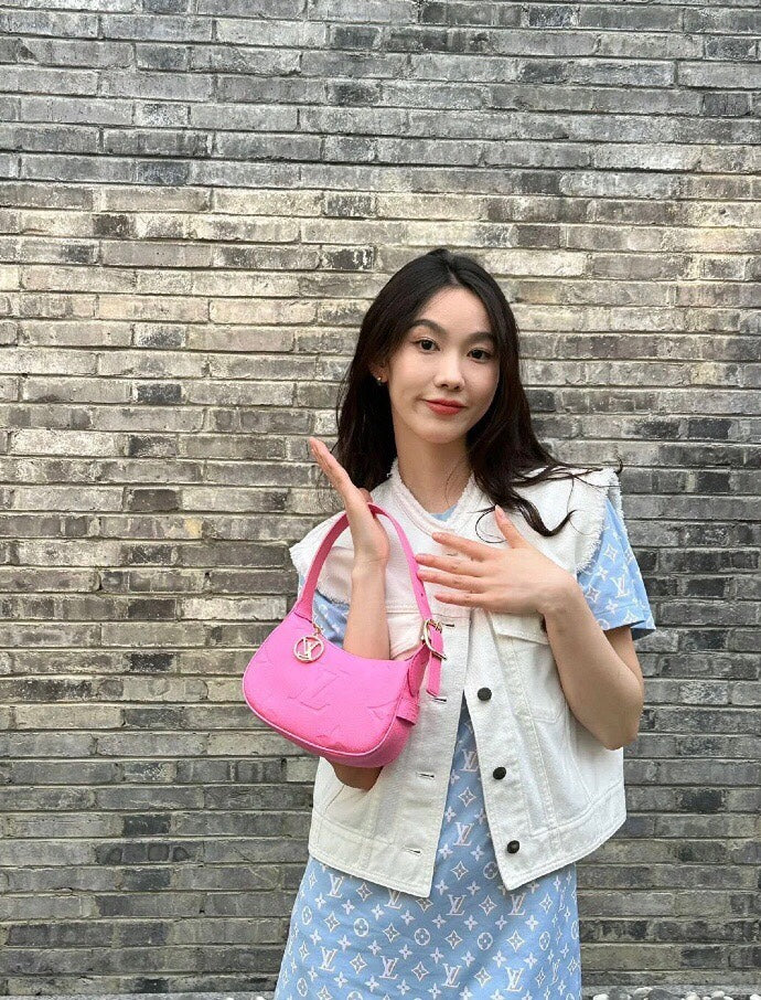 m82487-LV-mini-moon-handbag-rose red