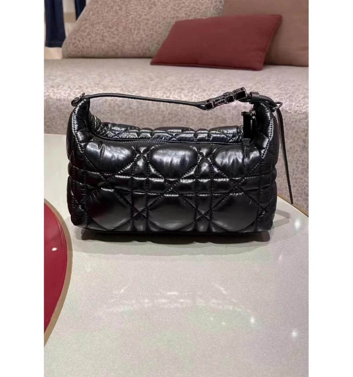 Сумка-ланчбокс Dior из серии ?Стеганая кожа?, черная, большой размер.