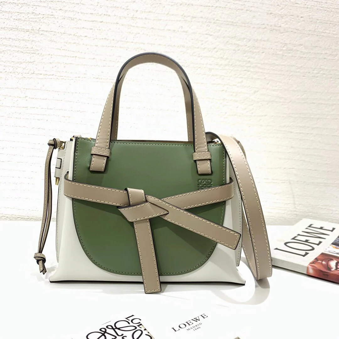 Мини-сумка Loewe с верхней ручкой, размер 25, длина 18, 9 см.