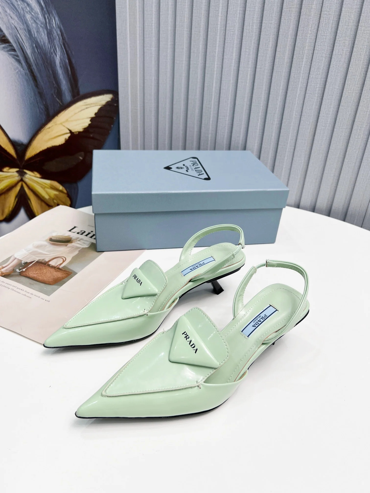 Prada - Светло-зеленые сандалии с острым носком