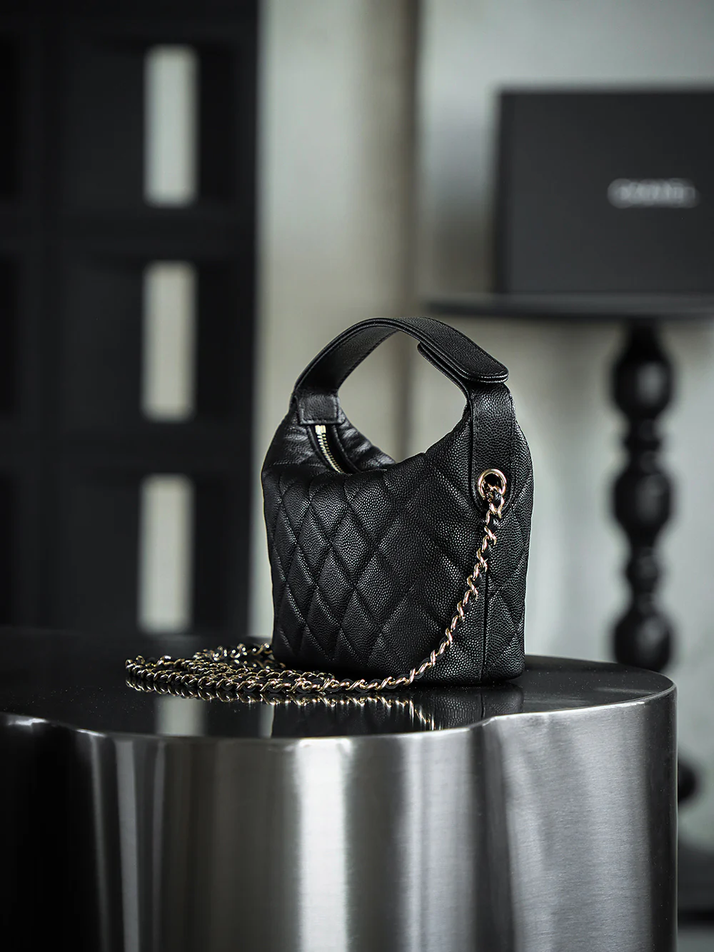 Chanel 25c - Средняя длина, телячья кожа - Сумка для ланча - Черная с золотой фурнитурой