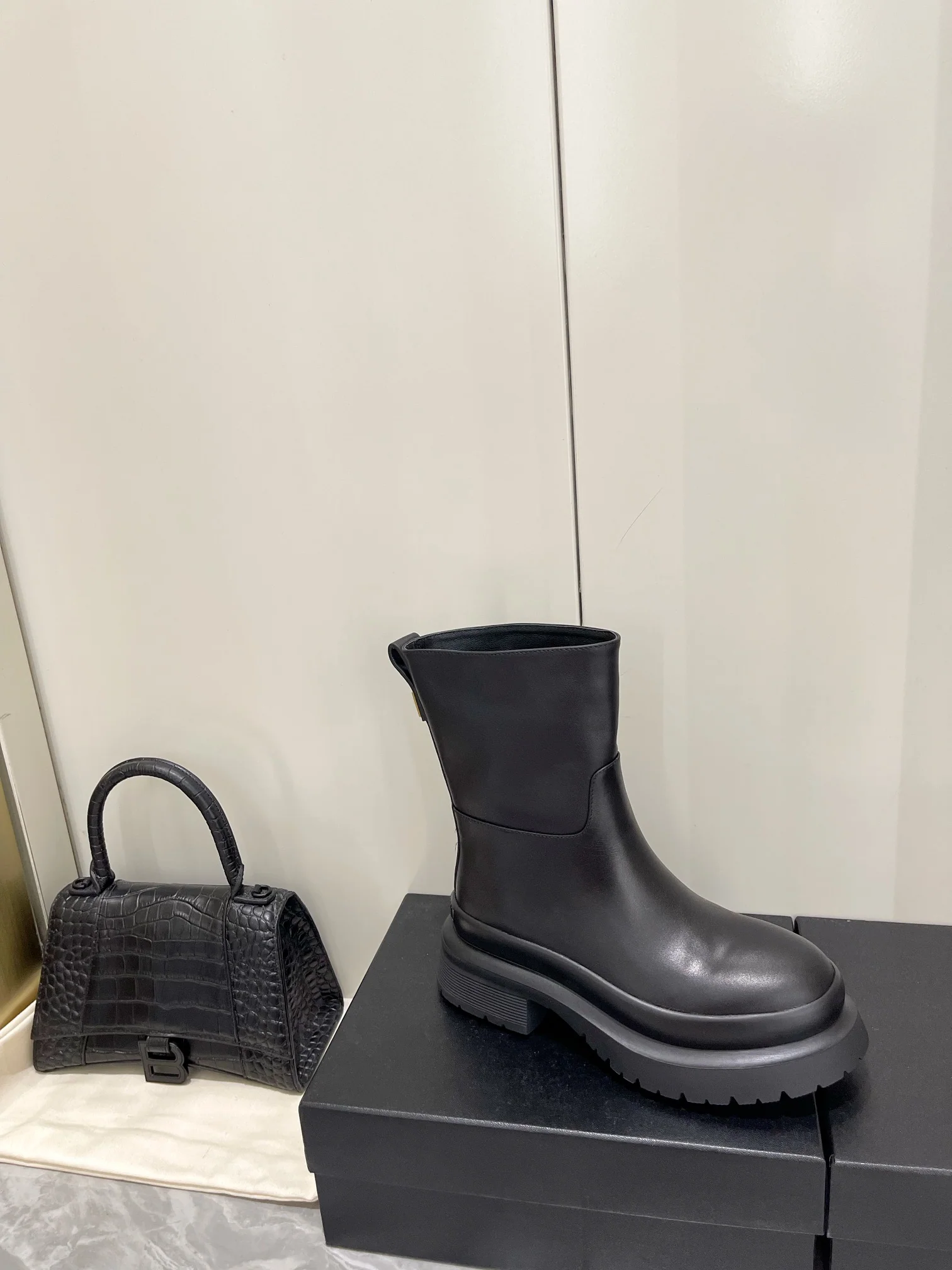 Новинки коллекции Valentino осень/зима 2022 - Ботильоны на платформе - Ботильоны