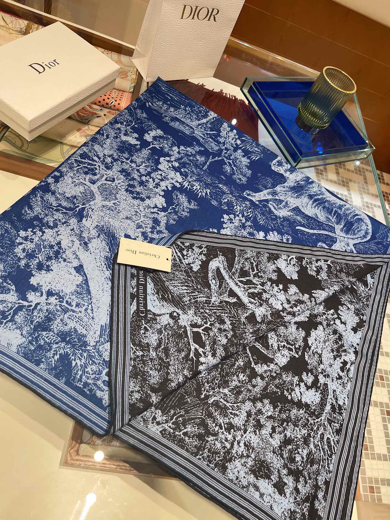 Двусторонний бархатный шарф Dior Jungle - 1 шт.