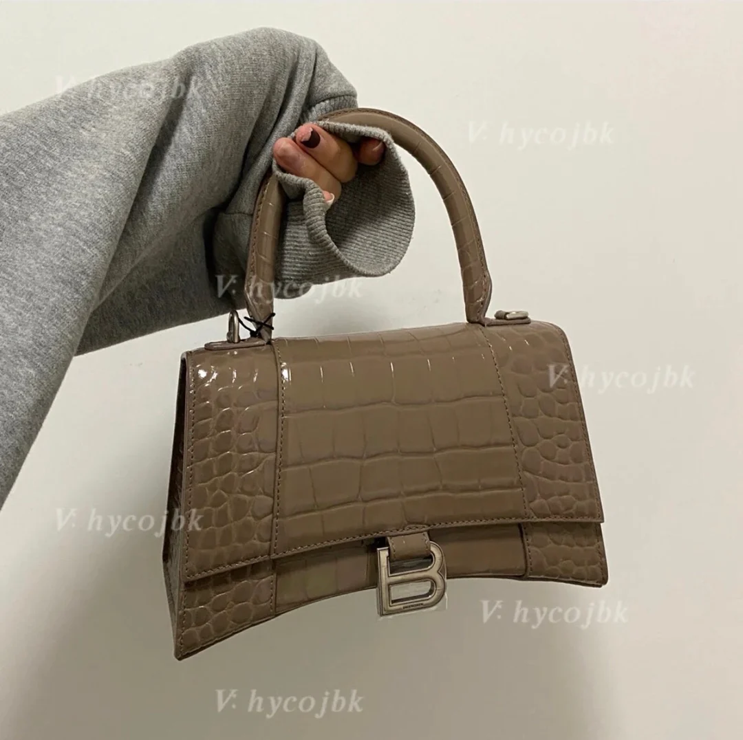 Balenciaga - Сумка ?Песочные часы? - Крокодиловый узор ?Молочный чай?