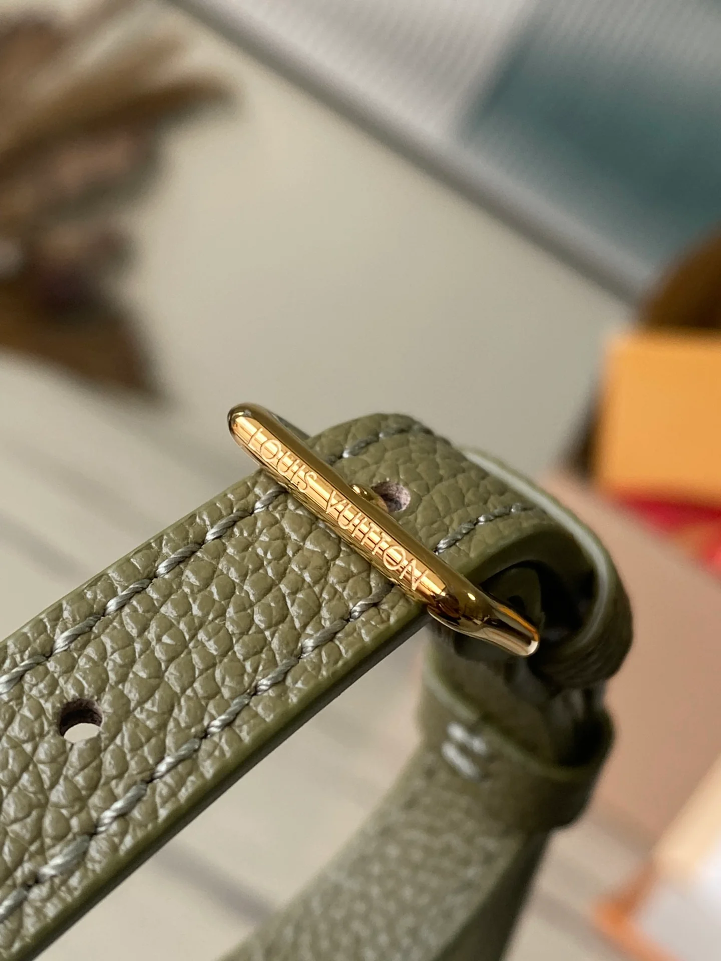 m46647-LV-onthego-bb-tote bag-khaki green