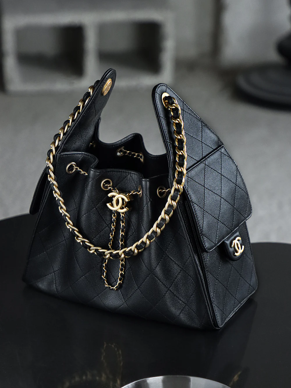 Сумка Chanel 25 - Хиппи-хобо, маленькая - Золотая пряжка