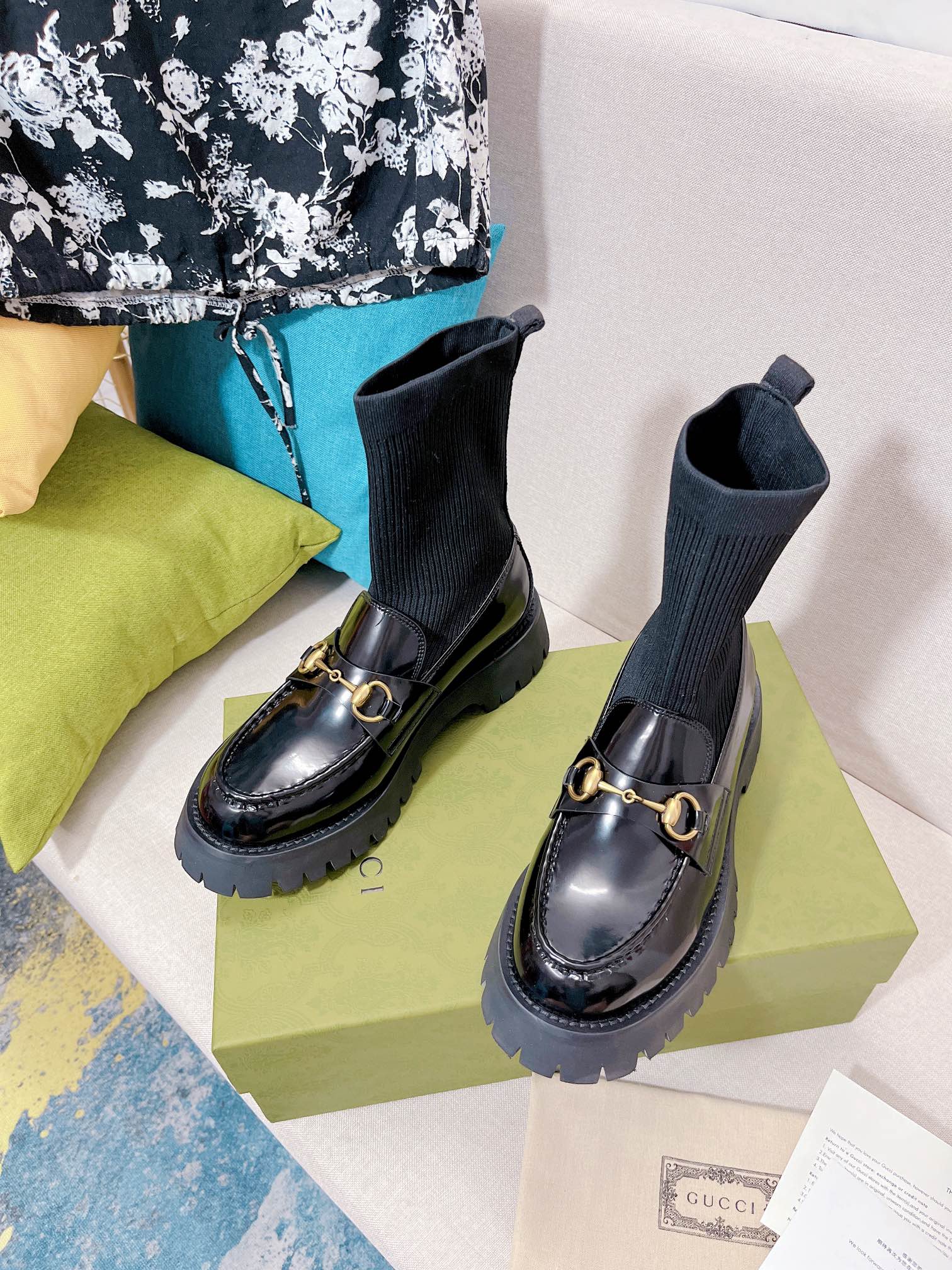 Новинка сезона осень/зима 2022 от Gucci - туфли-носки