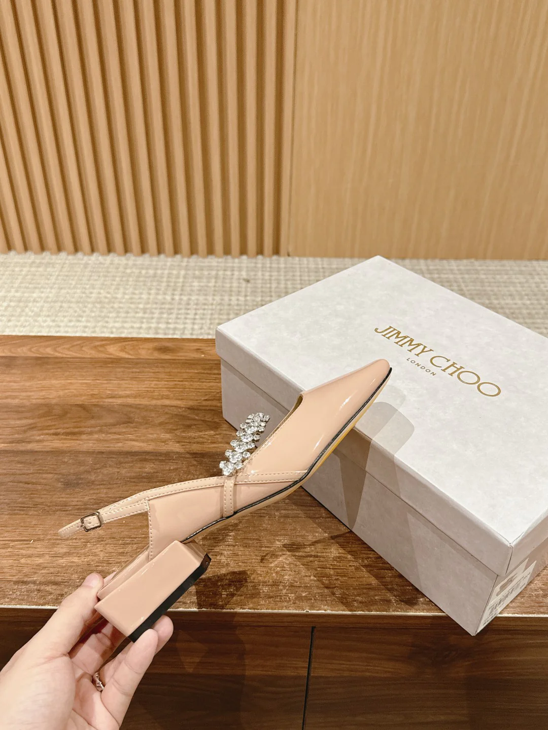 Сандалии Jimmy Mary Jane с цепочкой из кристаллов на пятке - розовые