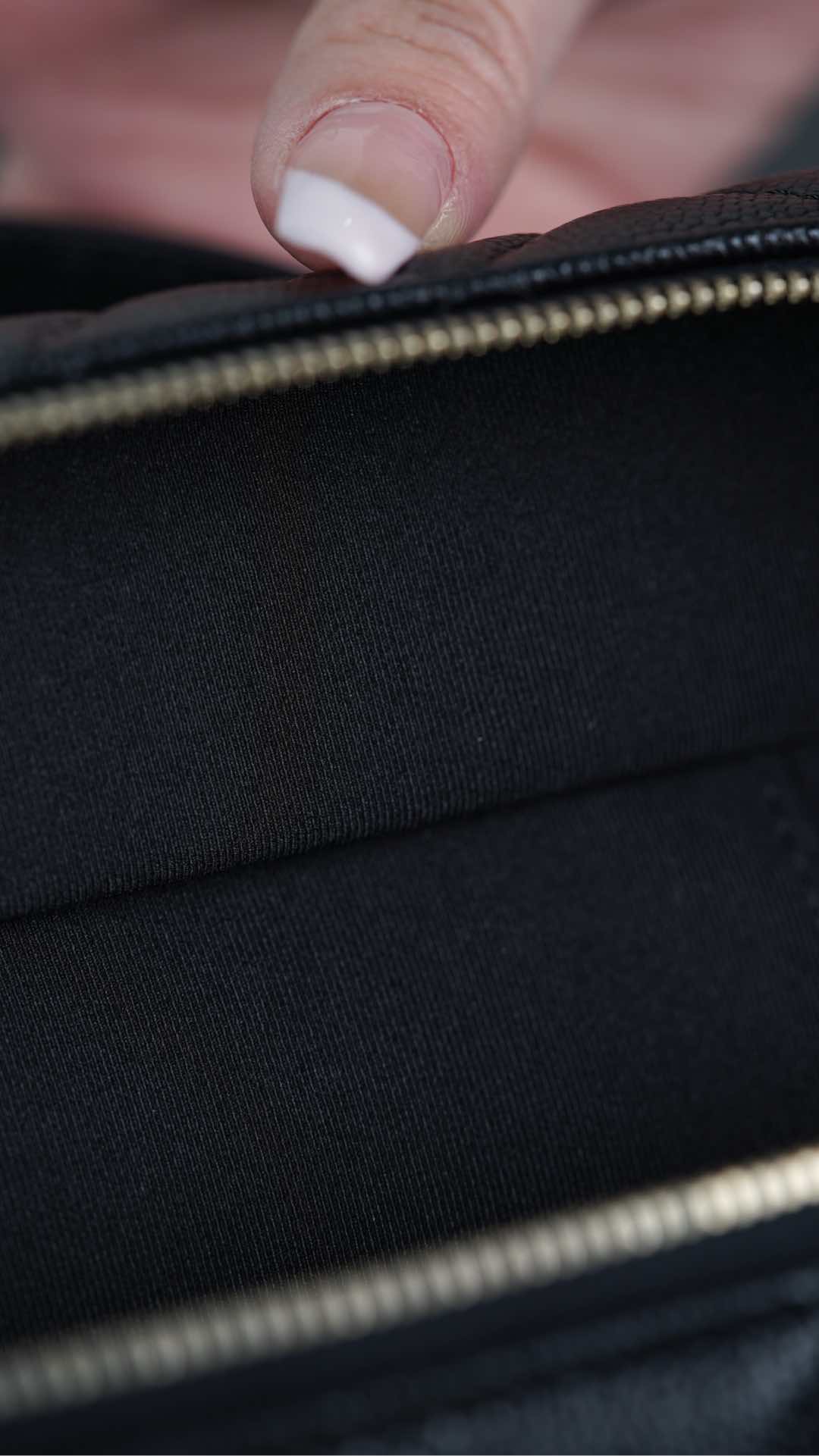 Сумка для ланча Chanel 25p Lychee Beef - черно-золотая