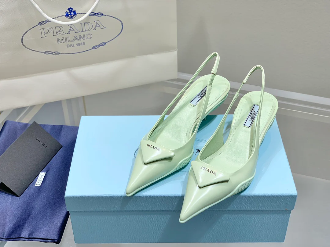 Prada - Зеленые туфли на низком каблуке