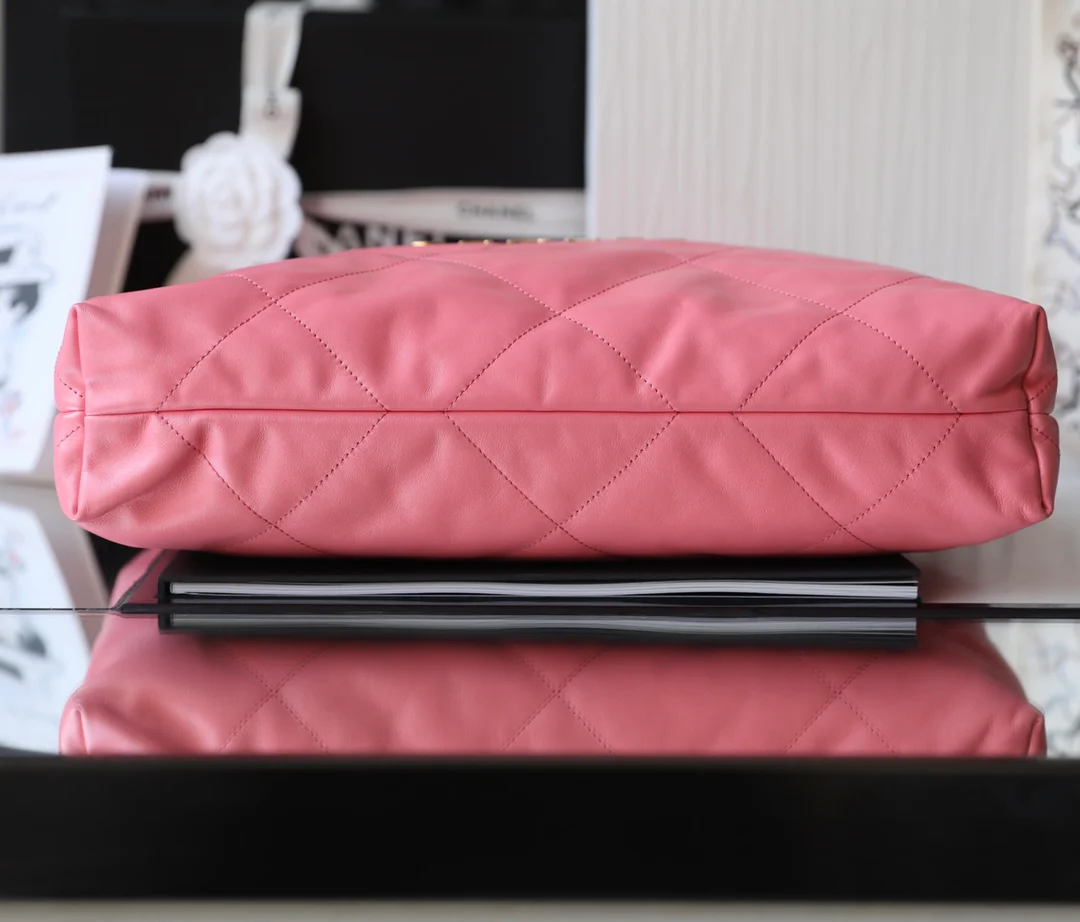 Сумка Chanel 22 - кораллово-красная