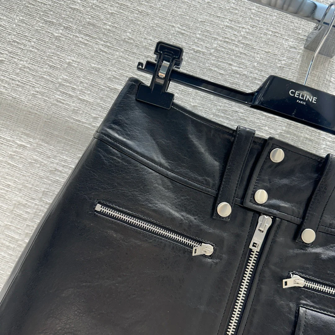 Новинка сезона весна/лето 2024 от Celine - юбка из овечьей кожи в стиле панк - 1