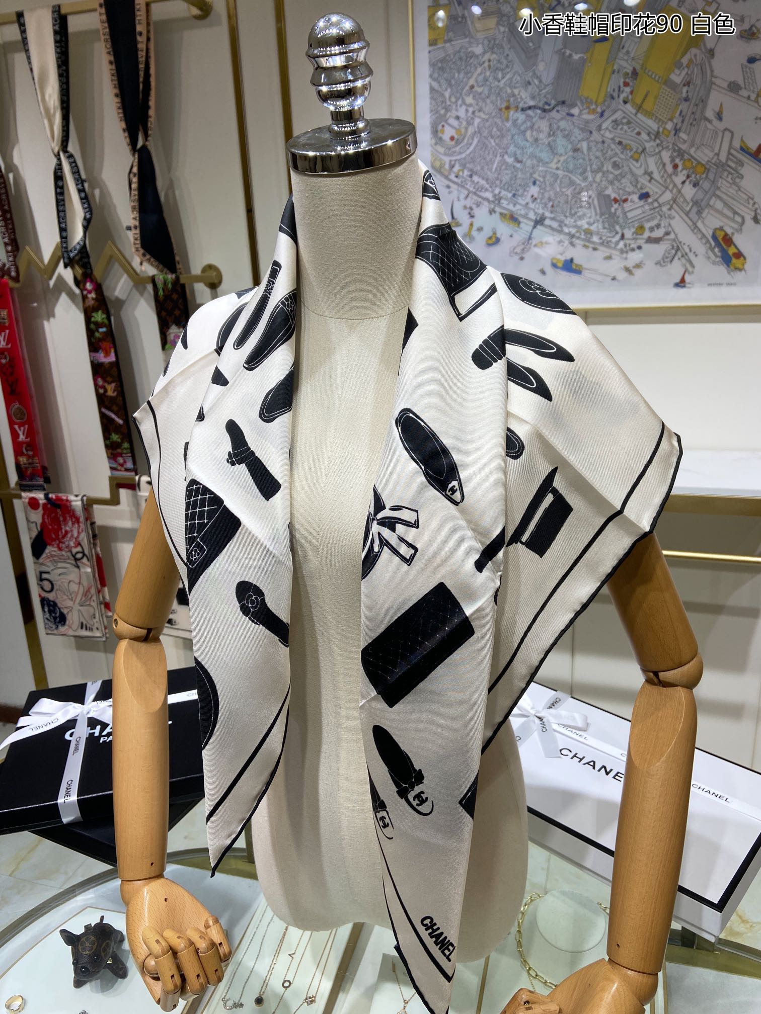 Chanel - Шелковый шарф с принтом для обуви и шляп - 1