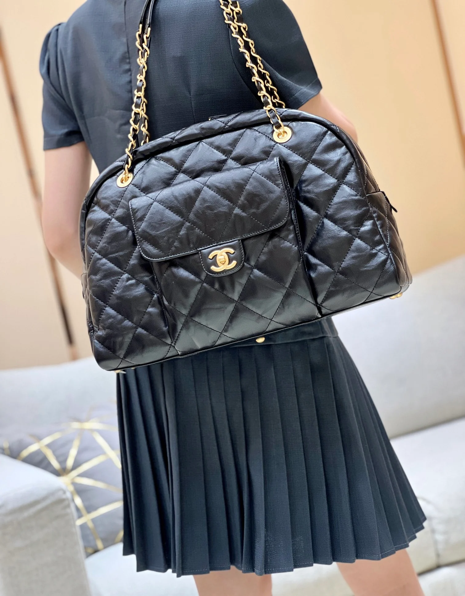 Большая сумка Chanel Bowling Bag (на одно плечо) - черная