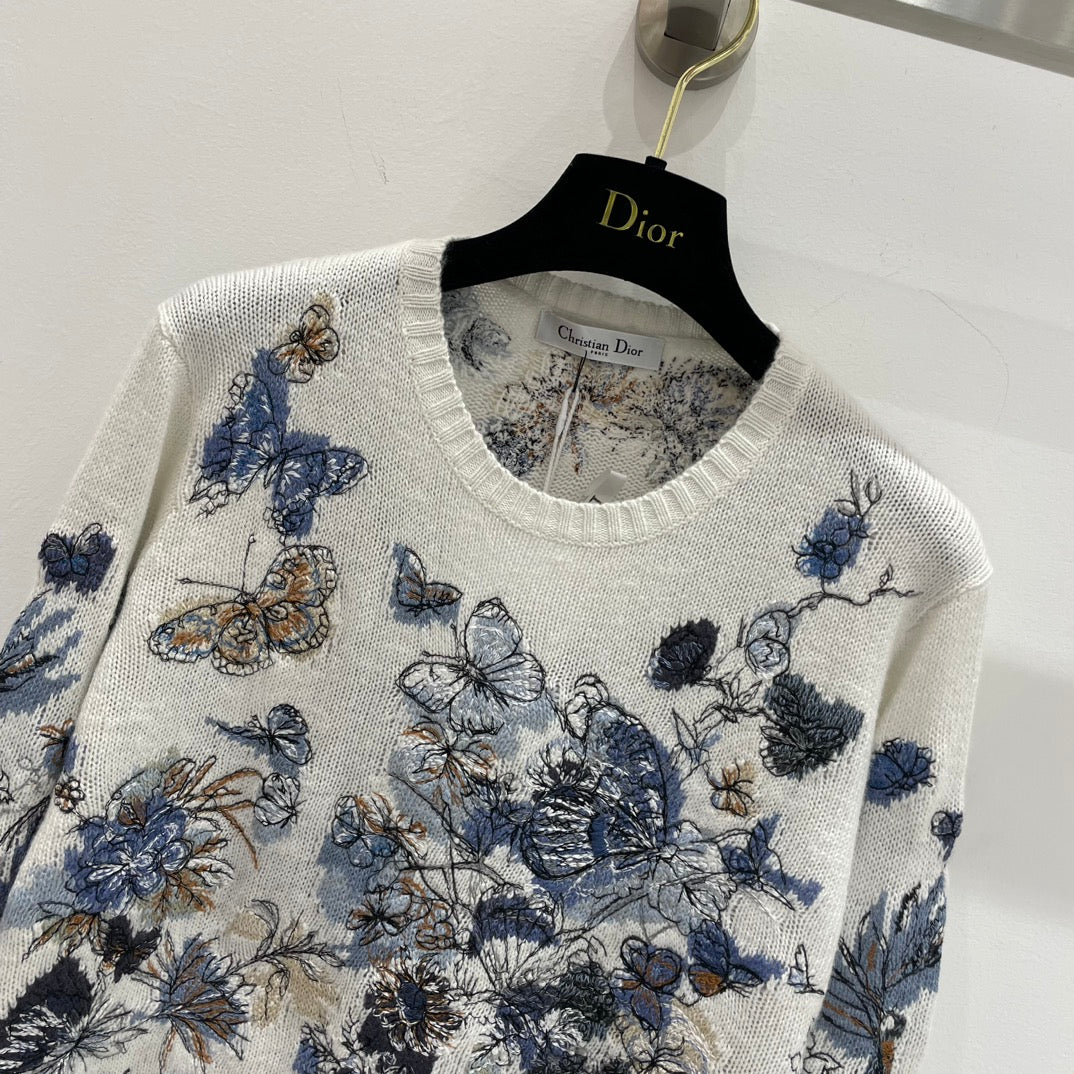 Dior 2403 - Новинка: Кашемировый пуловер с полной вышивкой в ??виде бабочек и цветочных мотивов.
