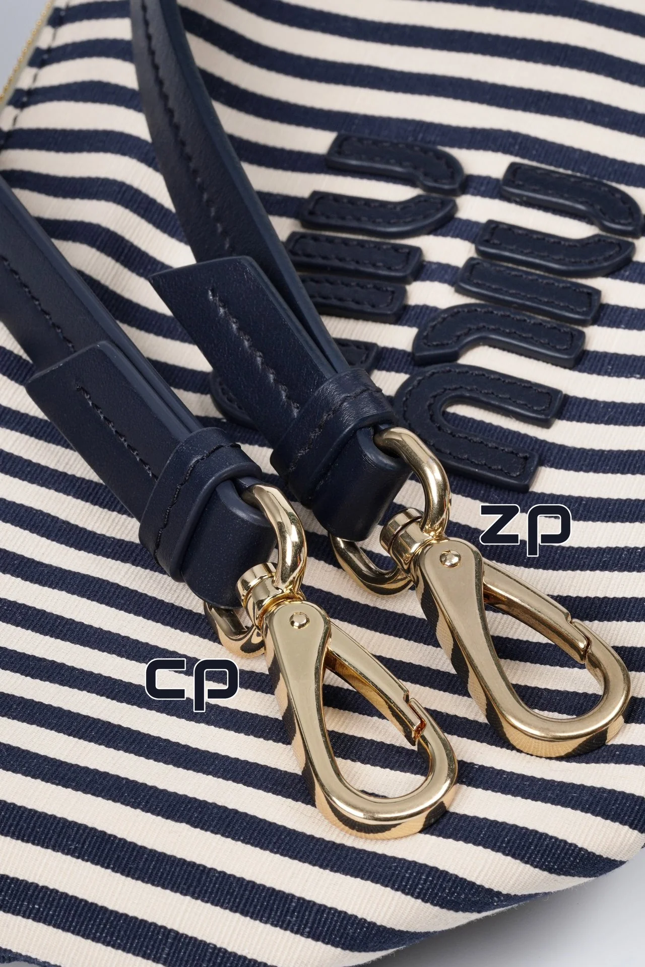 Miu Miu - Косметичка/сумка для ланча из жаккардовой ткани - Сравнительные фотографии