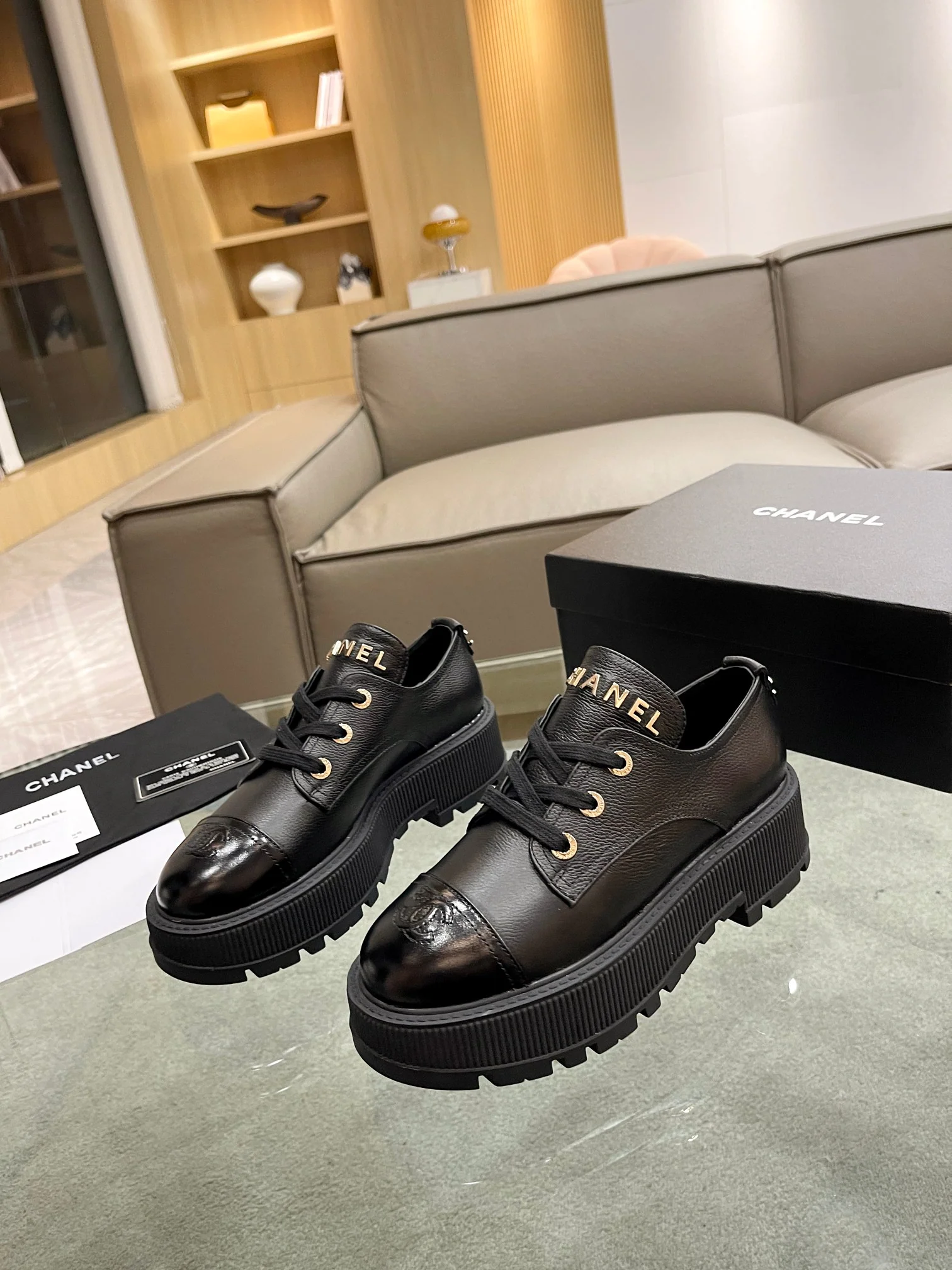 Новинка сезона осень/зима 2023 от Chanel - Лоферы на платформе - Черные