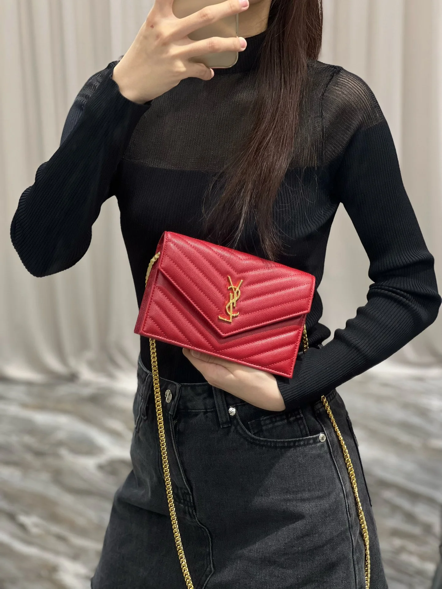 Сумка YSL WOC из икорной кожи, маленькая, красная.